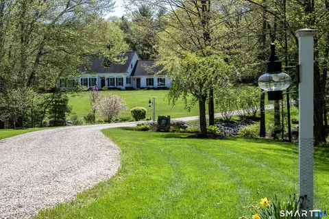 47 Burdick Rd, New Hartford, CT 06057