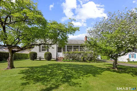 2 Earle St, Portland, CT 06480