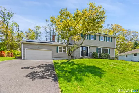 120 Braeside Dr, Hamden, CT 06514