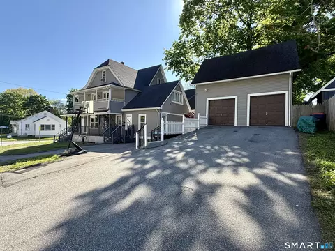 25-27 Farrows St, Putnam, CT 06260