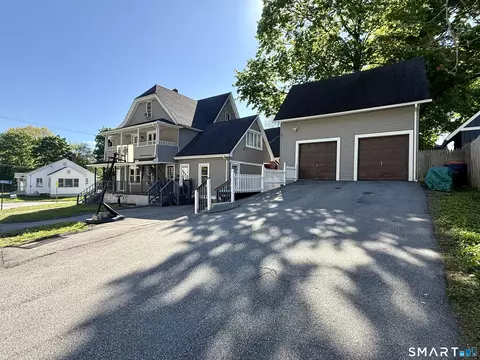 25-27 Farrows St, Putnam, CT 06260