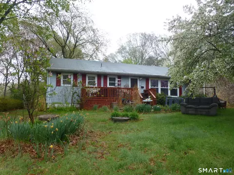 67 Wildwood Ln, Uncasville, CT 06382