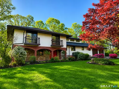 8 Cranberry Ln, Shelton, CT 06484