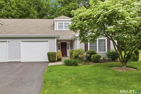 12 Tabor Cir, West Hartford, CT 06117