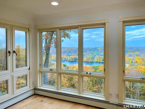 10 Hillcrest Ct, Ridgefield, CT 06877