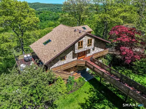 10 Hillcrest Ct, Ridgefield, CT 06877