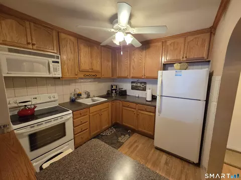 300 Meadowside Rd #311, Milford, CT 06460