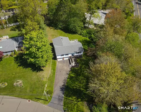 2 Spice Bush Ln, Branford, CT 06405