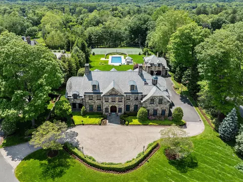 61 High Ridge Ave, Ridgefield, CT 06877