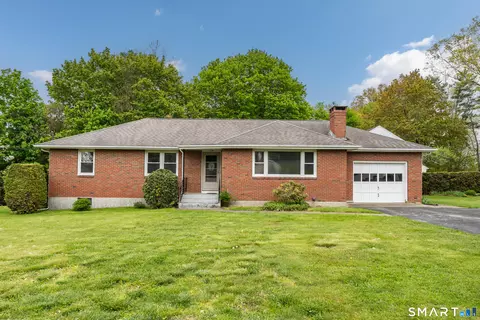 38 Irvingdell Pl, East Lyme, CT 06333