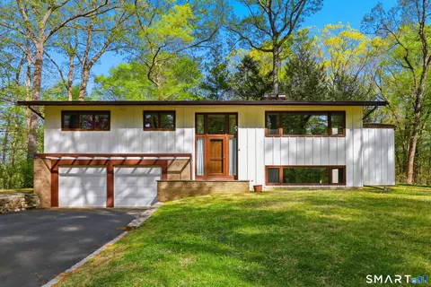 190 Red Fox Rd, Stamford, CT 06903