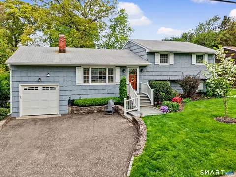125 Pepperidge Cir, Fairfield, CT 06824