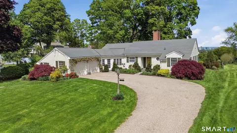 174 Selden Hill Dr, West Hartford, CT 06107