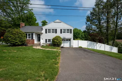 2 Berkshire Dr, Danbury, CT 06811