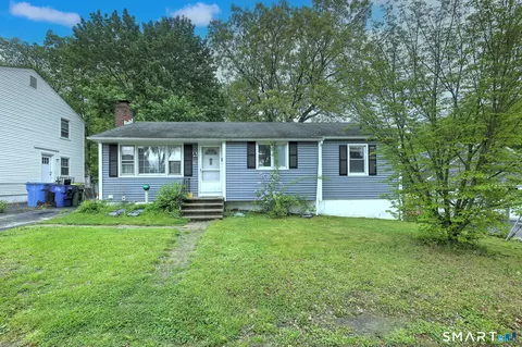14 Horseshoe Dr, Waterbury, CT 06706