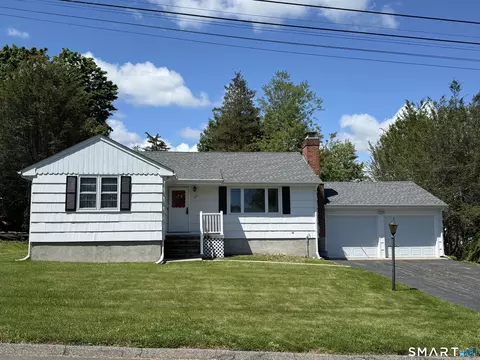 26 Maple St, Trumbull, CT 06611