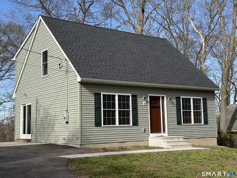 4 Rosemarie Ct, Ledyard, CT 06339