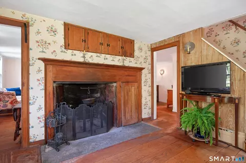 Entry Way - 6 High Rock Rd, Sandy Hook, CT 06482 photo 1 of 2