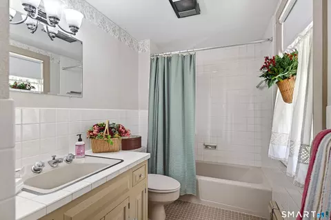 Bath - 6 High Rock Rd, Sandy Hook, CT 06482 photo 2 of 2
