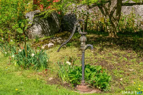 Exterior - 6 High Rock Rd, Sandy Hook, CT 06482 photo 13 of 14