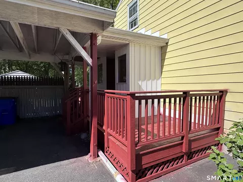 Exterior - 33 Thomas St, Windsor Locks, CT 06096 photo 3 of 8