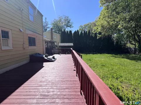 Exterior - 33 Thomas St, Windsor Locks, CT 06096 photo 6 of 8