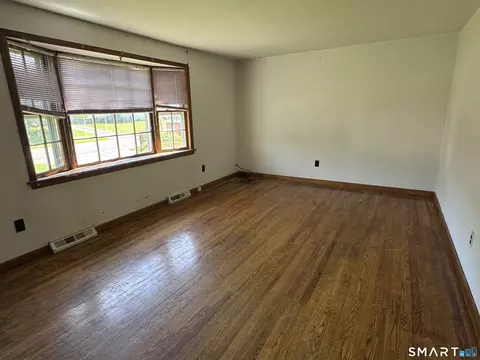 Living - 33 Thomas St, Windsor Locks, CT 06096 photo 1 of 2