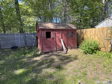 Exterior - 33 Thomas St, Windsor Locks, CT 06096 photo 8 of 8