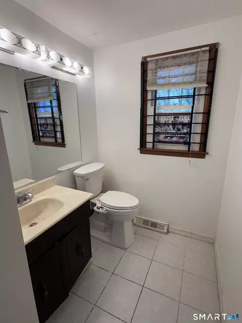 Bath - 33 Thomas St, Windsor Locks, CT 06096 photo 1 of 4