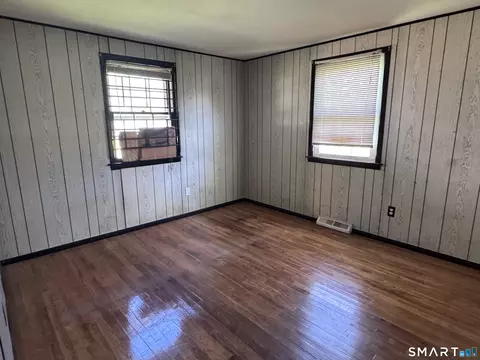 Bedroom - 33 Thomas St, Windsor Locks, CT 06096 photo 2 of 5