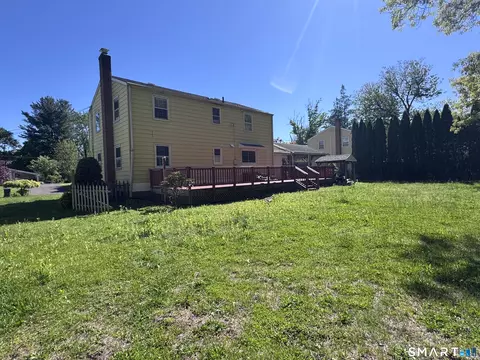 Exterior - 33 Thomas St, Windsor Locks, CT 06096 photo 7 of 8