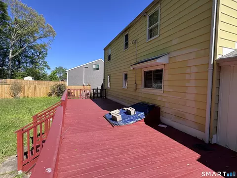 Exterior - 33 Thomas St, Windsor Locks, CT 06096 photo 5 of 8