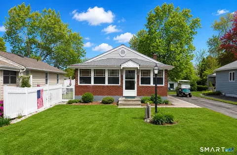 9 Corsino Ave, Old Lyme, CT 06371