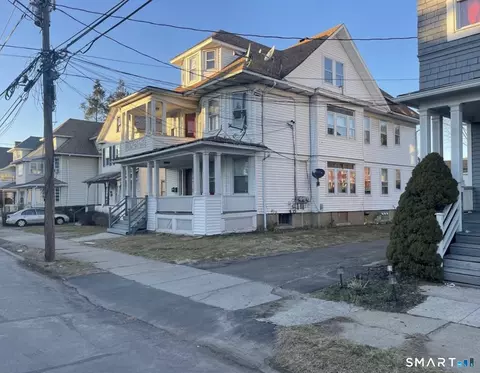95 Ashley St, Bridgeport, CT 06610