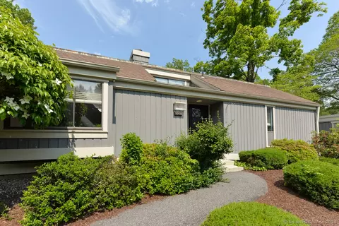 926 Heritage Vlg #B, Southbury, CT 06488