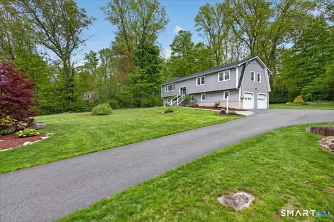 Exterior - 10 Scenic Rd, Madison, CT 06443 photo 3 of 11