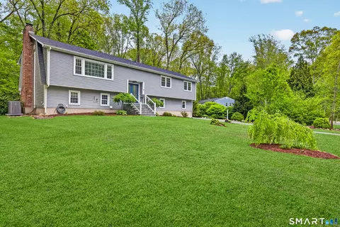 10 Scenic Rd, Madison, CT 06443