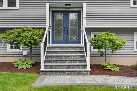 Exterior - 10 Scenic Rd, Madison, CT 06443 photo 5 of 11
