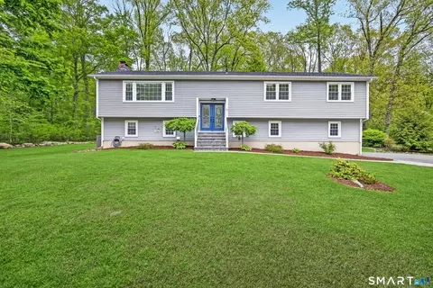Exterior - 10 Scenic Rd, Madison, CT 06443 photo 2 of 11