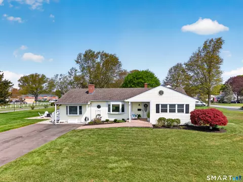 21 Riverside Dr, Clinton, CT 06413