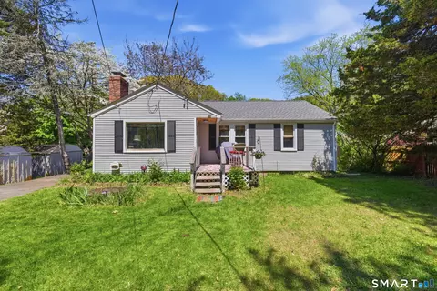 1098 Long Cove Rd, Gales Ferry, CT 06335