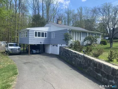 7 Thaddeus Ave, Danbury, CT 06811