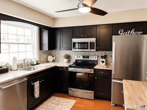18 Founders Vlg #18, Clinton, CT 06413