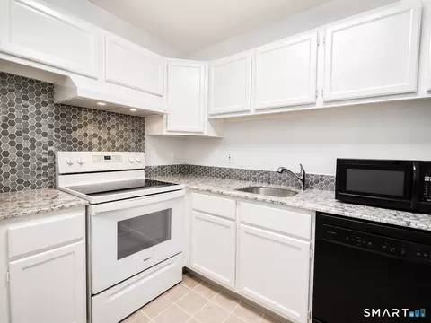 Kitchen - 914 High Path Rd #914, Windsor, CT 06095 photo 1 of 3