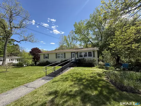 90 Sturtevant St, Norwich, CT 06360