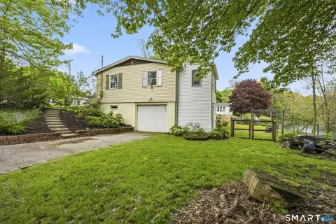 90 Sturtevant St, Norwich, CT 06360
