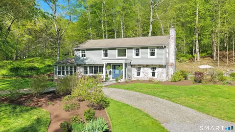 223 Mistywood Ln, Fairfield, CT 06824