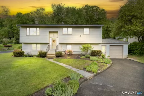 30 Tamanny Trl, Danbury, CT 06811