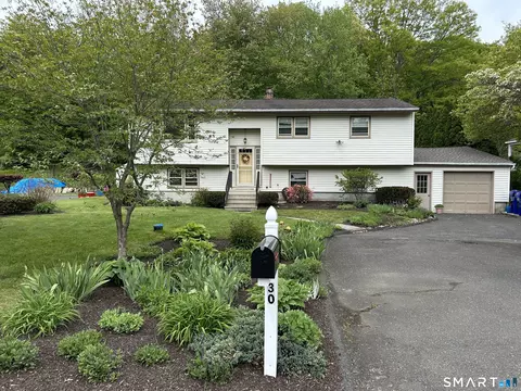 30 Tamanny Trl, Danbury, CT 06811
