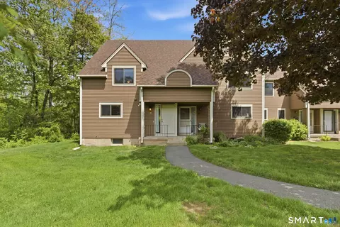 19 Mallard Cir #19, Tariffville, CT 06081